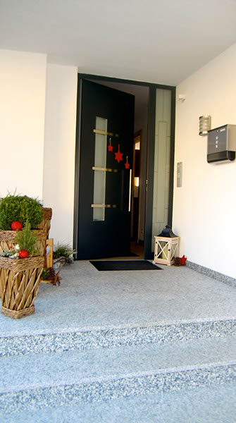 apart-patscheider-appartement-ried-aussen-eingang